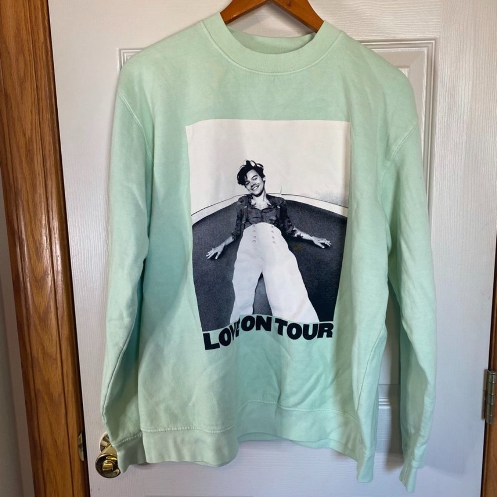 NWOT OFFICIAL Harry Styles Love on Tour Sweatshirt